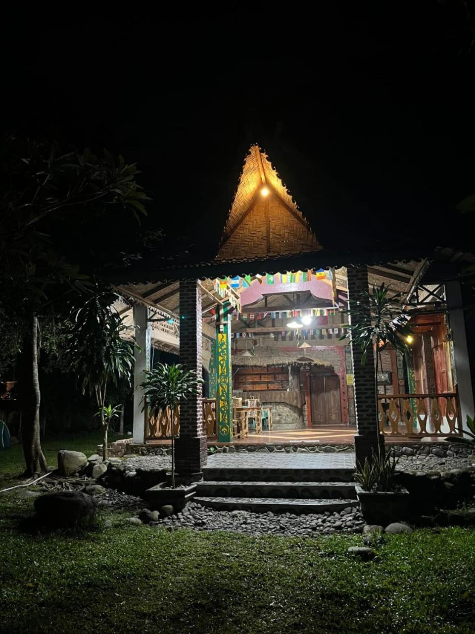 Pongo Guest House & Jungle Trekking Bukit Lawang Exteriör bild