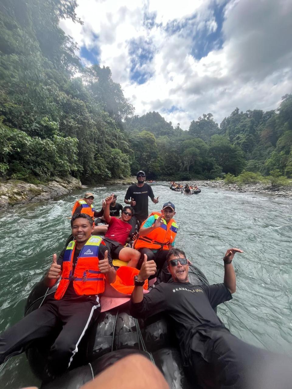 Pongo Guest House & Jungle Trekking Bukit Lawang Exteriör bild